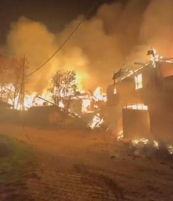 Çankırı'da yangın; 6 ev kullanılamaz hale geldi