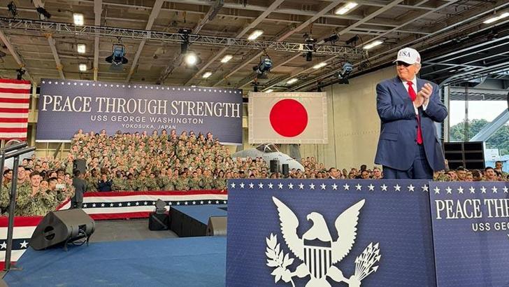 Trump, USS George Washington uçak gemisini ziyaret etti