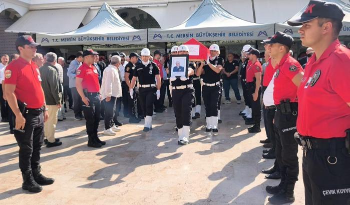 Şehit emniyet müdürünün babası, son yolculuğuna uğurlandı