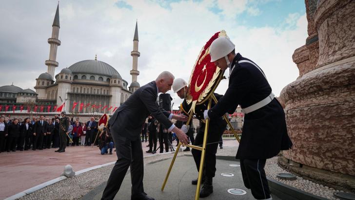 İstanbul- 29 Ekim Cumhuriyet Bayramı öncesi Taksim'de tören düzenlendi