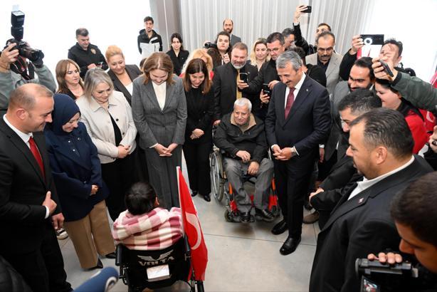 Edirne’de 30 engelli vatandaşa, akülü tekerlekli sandalye dağıtıldı