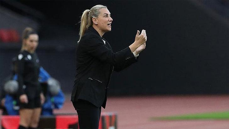 Necla Güngör Kıragası: Bütün oyuncularımı canı gönülden kutluyorum