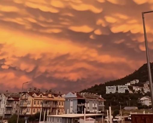 Fethiye'de Mammatus bulutları görüldü