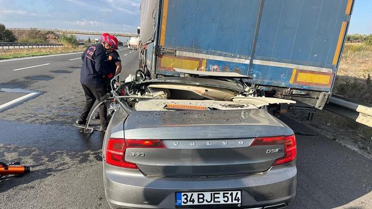 TIR'a arkadan çarpan otomobilin sürücüsü öldü