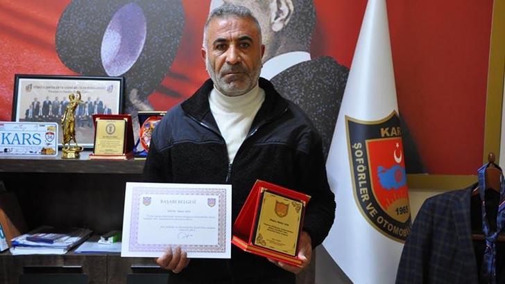 Yolcuyu hastaneye yetiştiren sürücü ödüllendirildi