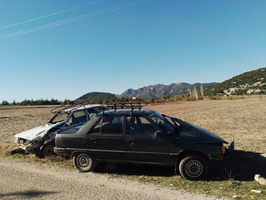 Feke'de iki otomobil çarpıştı: 4 yaralı