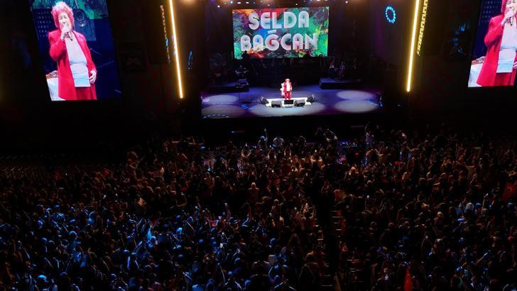 Mersin’de Selda Bağcan ile ‘Cumhuriyet’ coşkusu