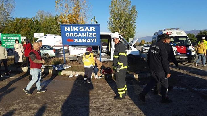 İşçi servis minibüsleri çarpıştı: 10 yaralı