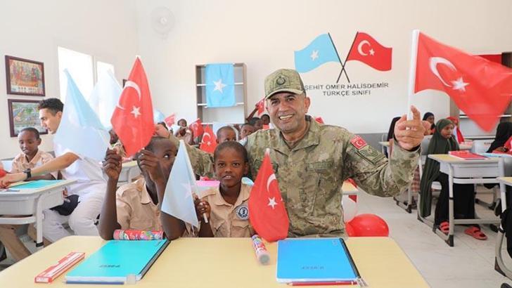 Somali Türk Görev Kuvveti Komutanlığı’ndan şehit çocuklarına ziyaret