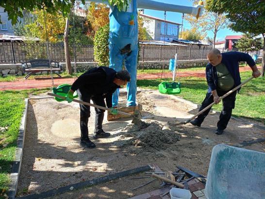 Tuşba Belediyesinden park ve yeşil alanlarda bakım ve onarım çalışması