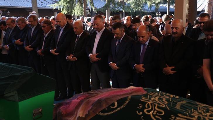 Gebze’de çöken binada yaşamını yitiren aynı aileden 4 kişi toprağa verildi