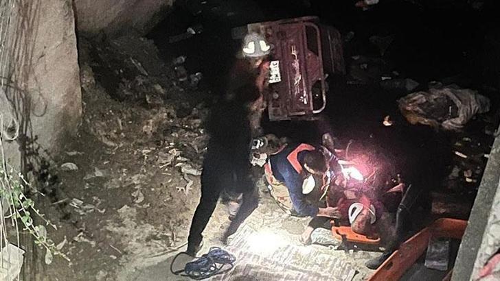 Asi Nehri'ne düşen motosikletliyi itfaiye erleri kurtardı