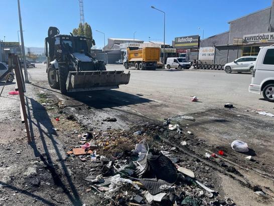 Tuşba Belediyesi, Oto Sanayi Sitesi’nde temizlik çalışması yaptı