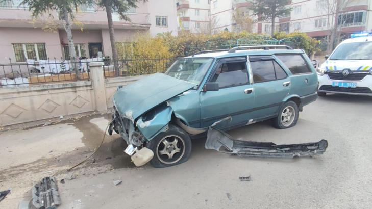 Otomobil bahçe duvarına çarptı: 1 yaralı