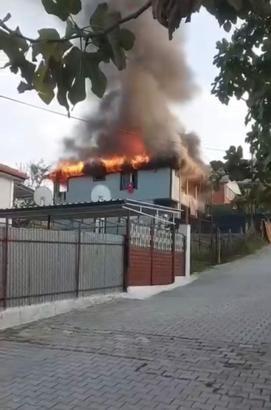 Yalova’da 2 katlı evde yangın