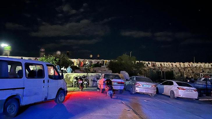 Kayalıklarda yürürken denize düşüp, ağır yaralandı