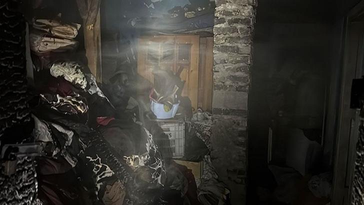 Apartman dairesinde çıkan yangını itfaiye söndürdü