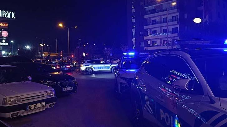 AVM'de bekçilere silah gösteren şüpheli gözaltına alındı