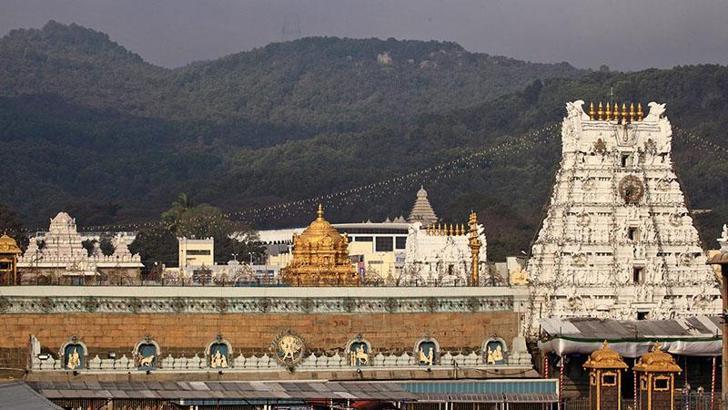 Hindistan'da tapınakta izdiham: 12 ölü