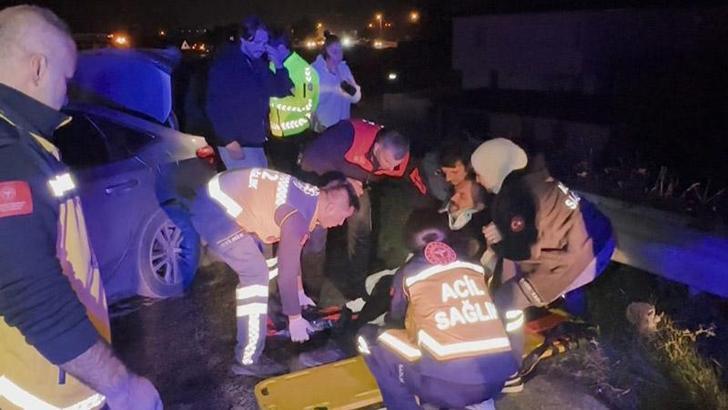 İki otomobil kafa kafaya çarpıştı: 7 yaralı