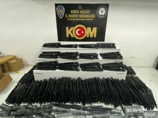 Konya’da yüzlerce tüfek ve tabanca ile silah parçaları ele geçirildi