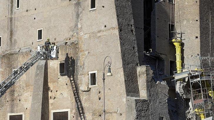 Roma’da tarihi kulede çökme: 11 saat sonra kurtarılan işçi hastanede yaşamını yitirdi