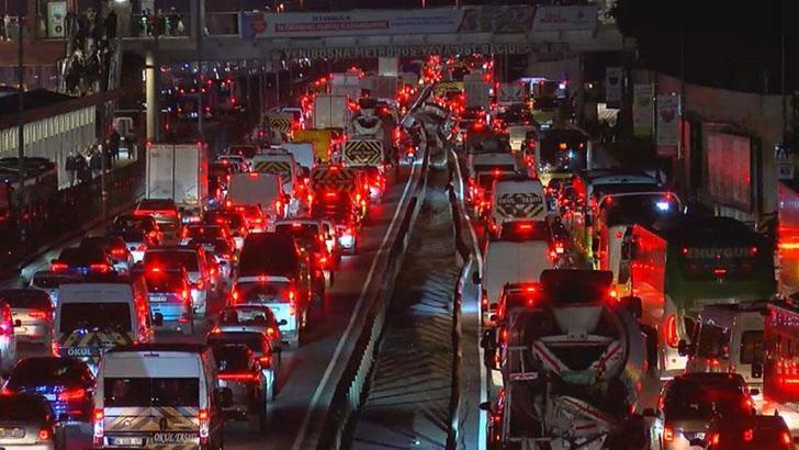 İstanbul'da trafik yoğunluğu yüzde 83'e ulaştı