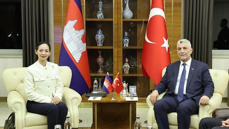 Bakan Bolat, Kamboçyalı mevkidaşıyla ile bir araya geldi