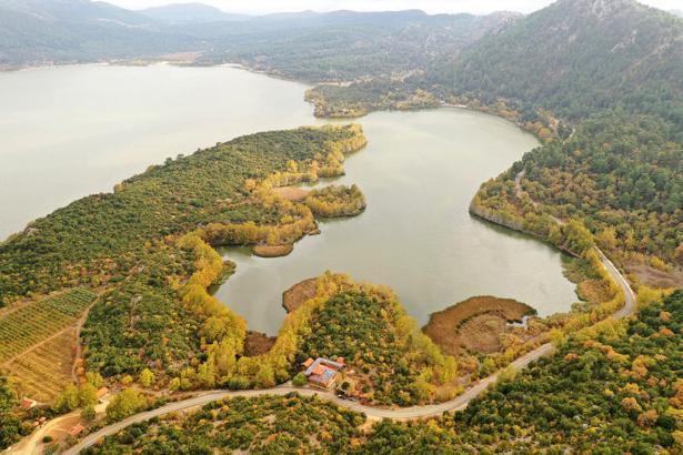Suyu 300 metre çekilen Kovada Gölü'nün 'milli park' özelliği tehlikede/Ek fotoğraflar