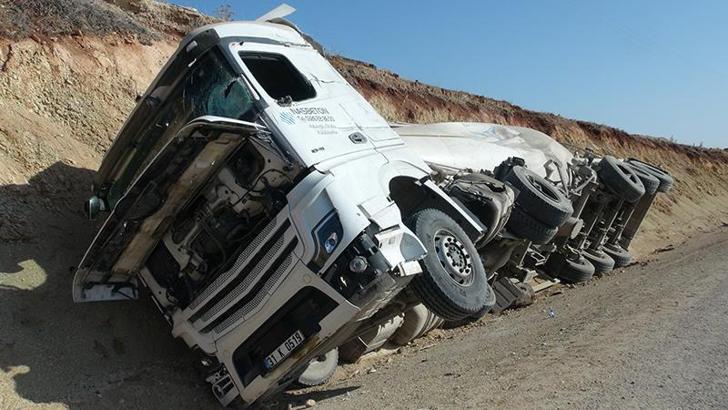 Kilis'te zircirleme kaza; beton mikseri devrildi