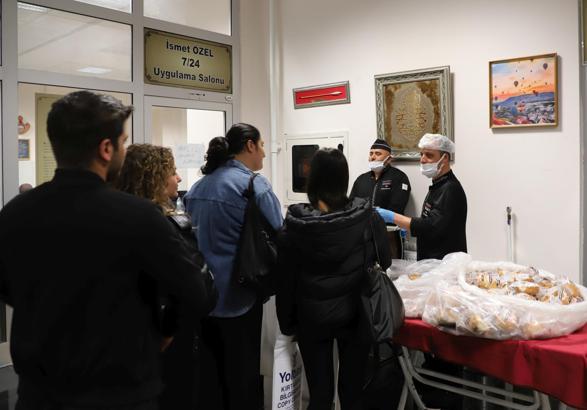 NEVÜ’lü öğrencilere sınav haftasında kütüphanede çorba ikramı