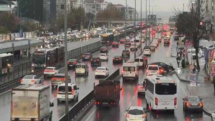 İstanbul'da trafik yoğunluğu yüzde 90'a ulaştı