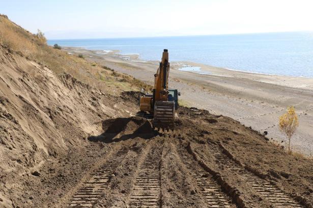 Tuşba Belediyesi sahillere erişim kolaylaştırmak için yeni yollar açıyor
