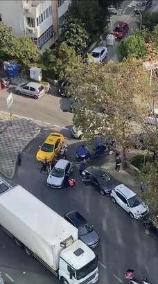 İstanbul- Ataşehir'de trafikte yol kavgası kamerada