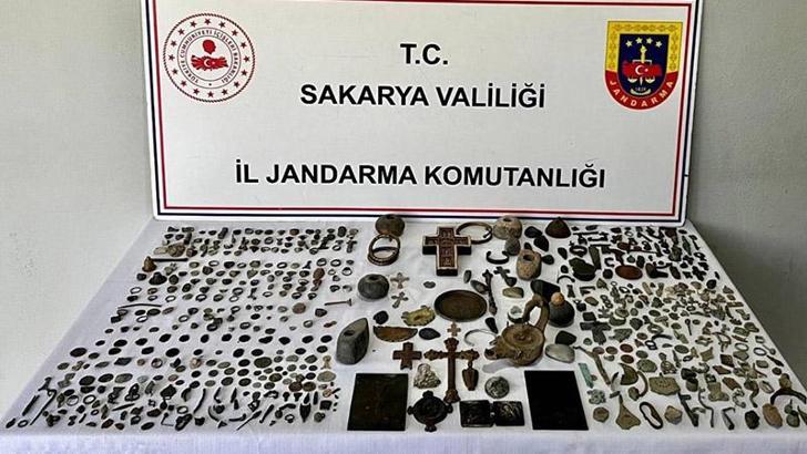 Sakarya'da 'Anadolu Mirası' operasyonu; 589 parça tarihi eser ele geçirildi