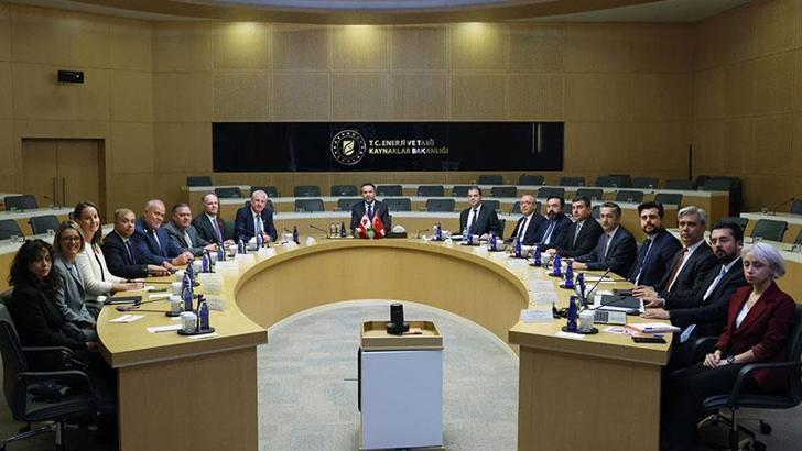 Bakan Bayraktar, AtkinsRealis’in Başkanı Edwards ile görüştü