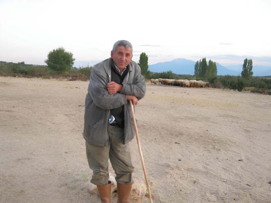 Denizli'de kayıp çift, devrilen traktörün altında ölü bulundu