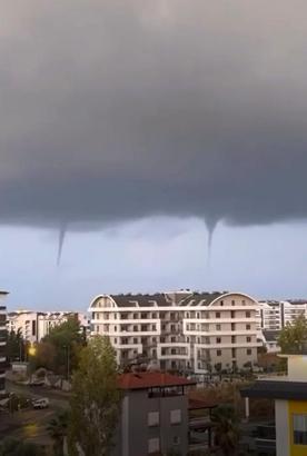 Antalya'da denizde hortumlar oluştu