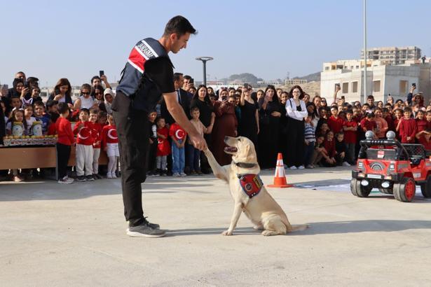 Jandarma ekipleri öğrencilere doğa sevgisi aşıladı