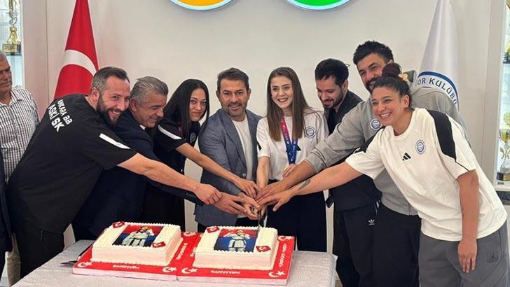 ASKİ Spor, dünya şampiyonu tekvandocularını ağırladı