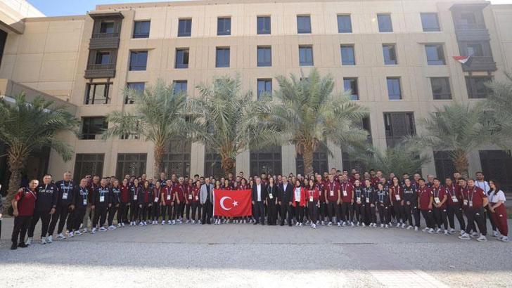 Bakan Bak, Suudi Arabistan’da milli sporcularla bir araya geldi