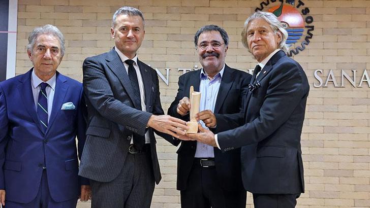 ‘Mersin Kenti Edebiyat Ödülü’, Ahmet Ümit’in