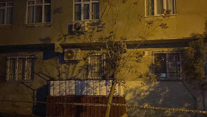 Gebze’de kolonlarında çatlak oluşan 2 katlı binadaki 3 aile tahliye edildi