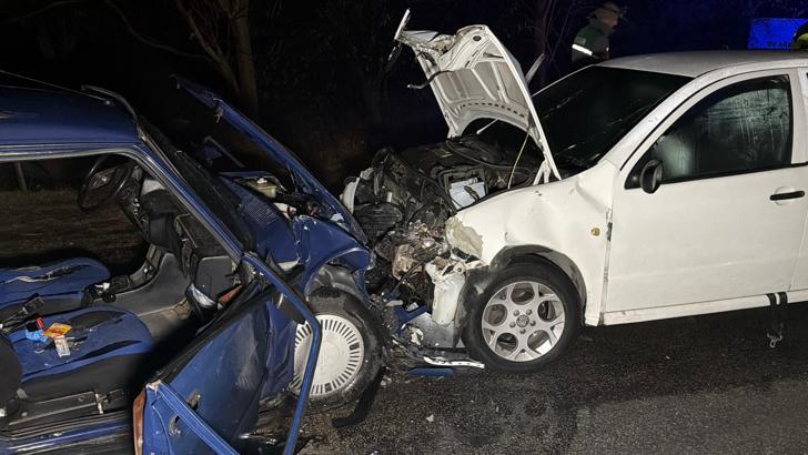 Eskişehir’de iki otomobil kafa kafaya çarpıştı; 1’i ağır 9 yaralı