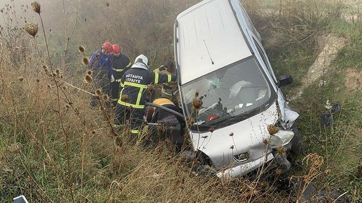 Kütahya'da hafif ticari araç, su kanalına uçtu: 2 yaralı