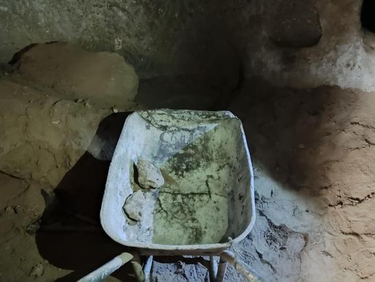 Keşfettikleri yer altı şehrinde kaçak kazı yapan 2 şüpheliye suçüstü