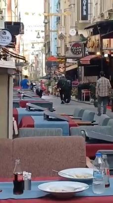 İstanbul - İstiklal Caddesi’nde esnaf arasında silahlı kavga kamerada: 2 yaralı