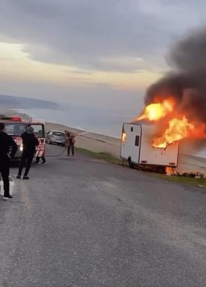 İstanbul- Çatalca'da park halindeki karavan alev alev yandı