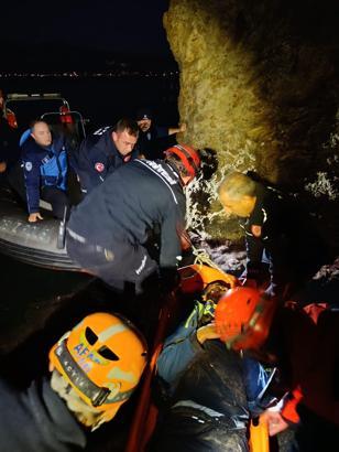 Falezlerden düştü, itfaiye ve AFAD kurtardı