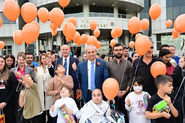 Kepez'de lösemiye karşı turuncu umutlar gökyüzüne yükseldi